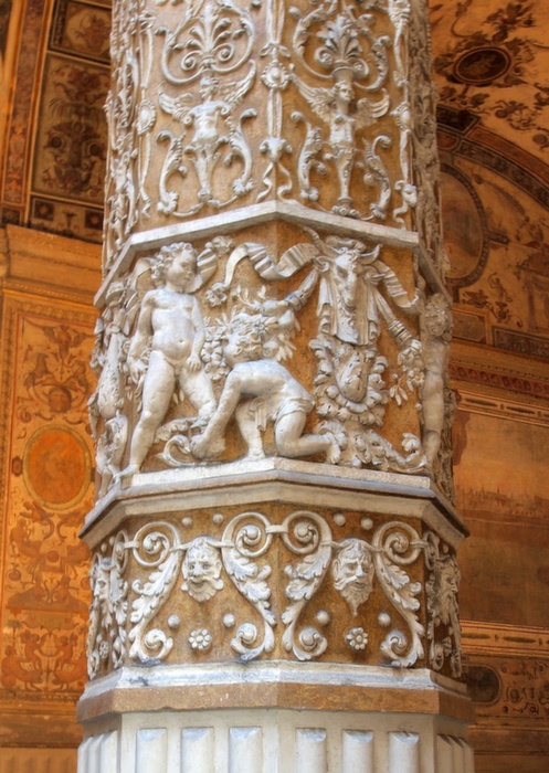 A Palazzo Vecchio díszes oszlopa