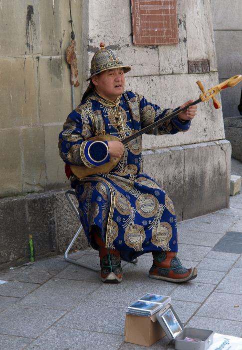 Mongol utcazenész Lausanne-ban