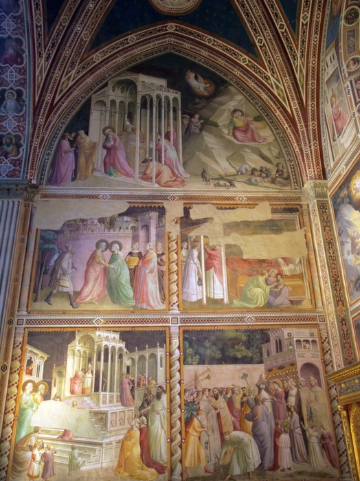 Freskók a Santa Croce falán