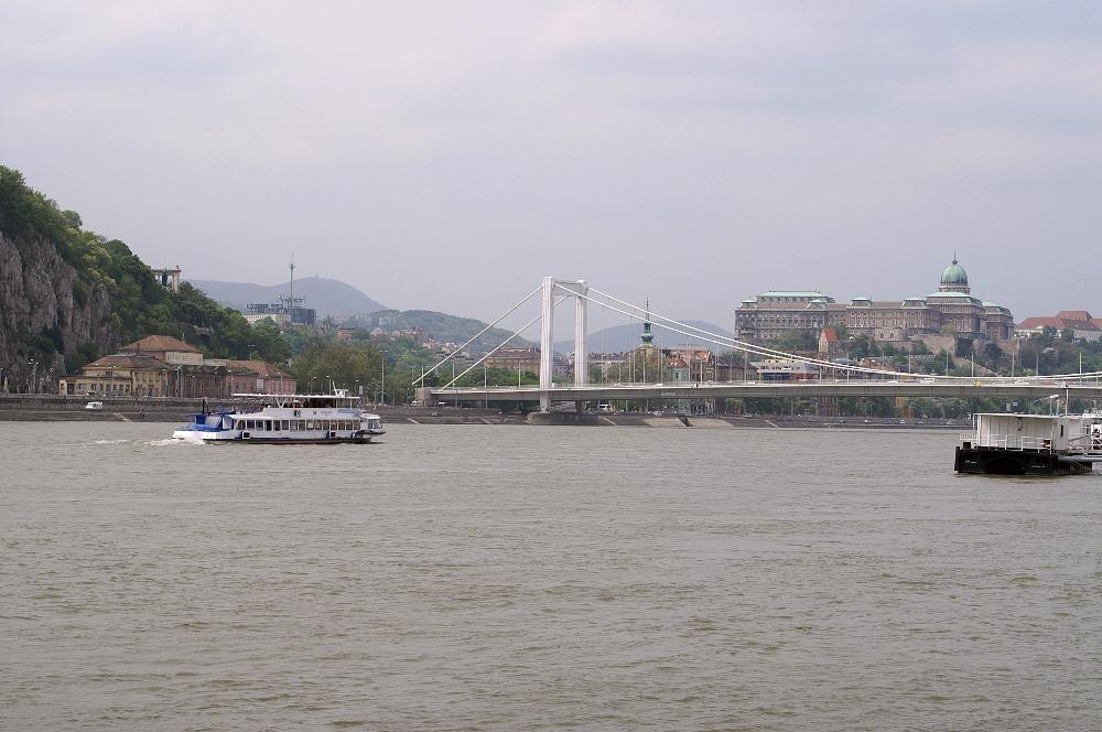 Budapest, A Duna az Erzsébet híddal